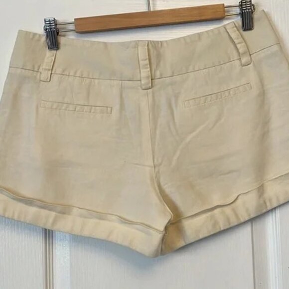 Alice + Olivia linen shorts - Picture 1 of 5